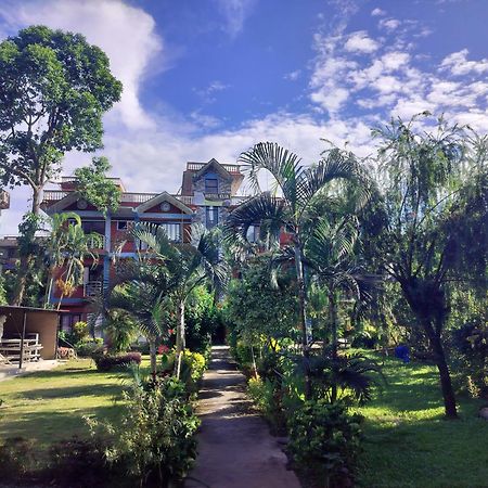 Hotel New Elia Pokhara Esterno foto