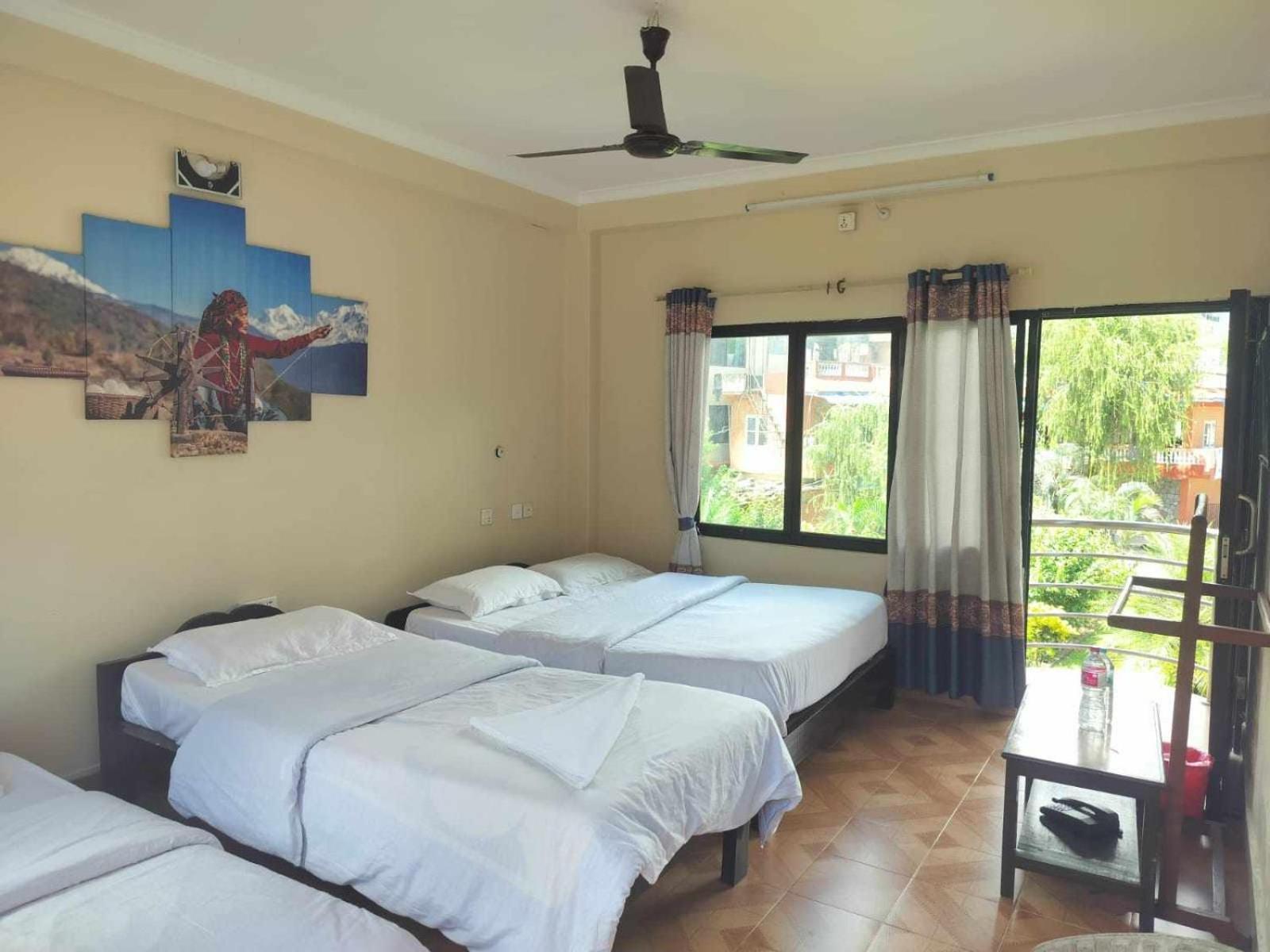 Hotel New Elia Pokhara Esterno foto
