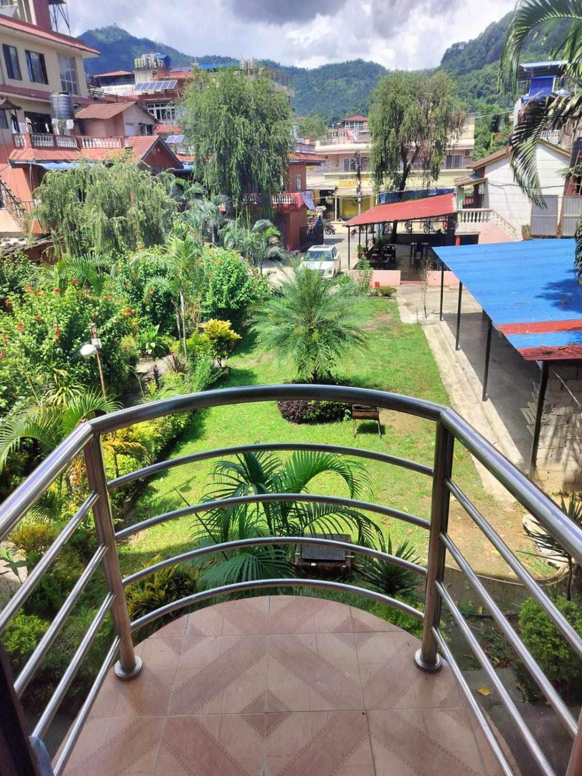 Hotel New Elia Pokhara Esterno foto