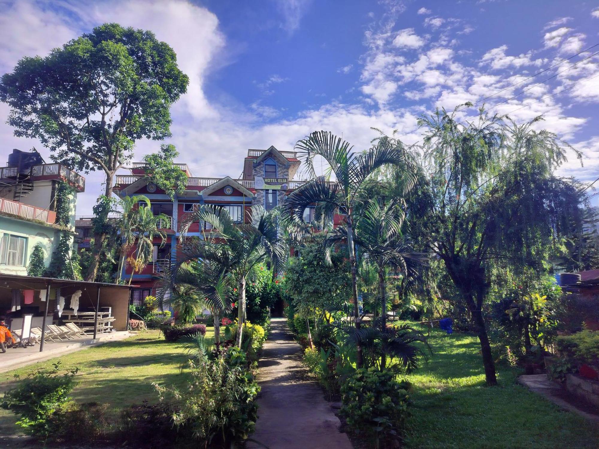 Hotel New Elia Pokhara Esterno foto