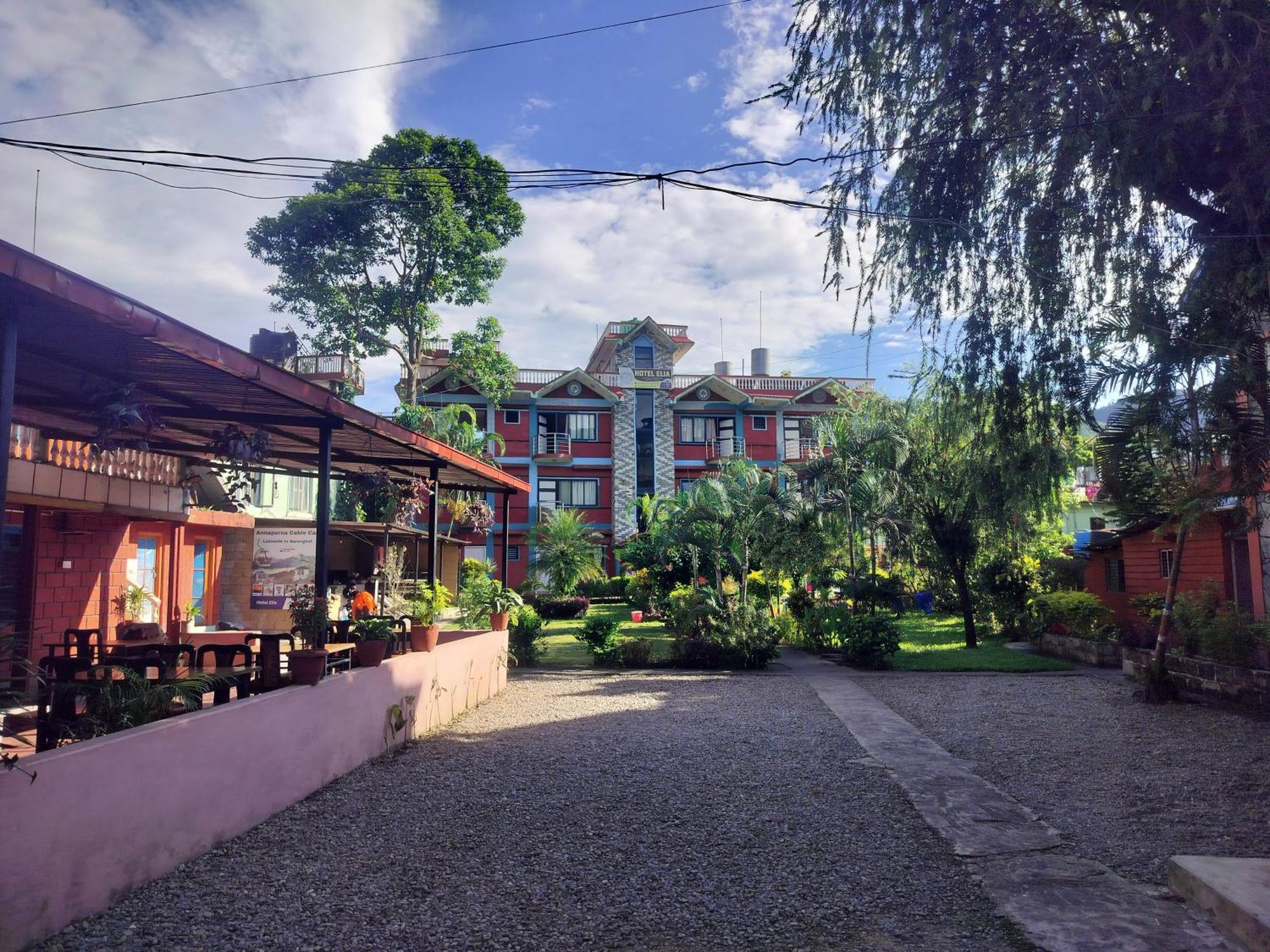 Hotel New Elia Pokhara Esterno foto
